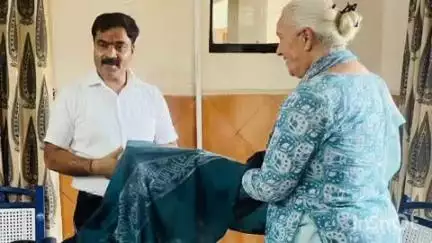 अल्मोड़ा: हिमाद्री हैंडलूम डीनापानी का सीडीओ ने किया निरीक्षण, कहा- ऐसे प्रयास आत्मनिर्भरता की अवधारणा को साकार करते हैं