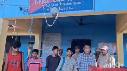 ঢেকিয়াজুলি ভাগ: চতিয়াত পুৱতি নিশা  মুঠ ২৮ টাকৈ অবৈধ গো-ধন সহ পাঁচ সৰবৰাহকাৰীক আটক কৰি জেল হাজোত প্ৰেৰণ