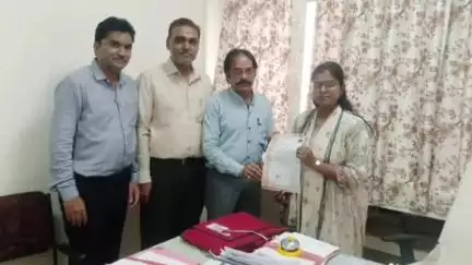 शाजापुर: कथावाचक प्रदीप मिश्रा के कथन से आहत कायस्थ समाज ने सौंपा ज्ञापन, एफआईआर की मांग