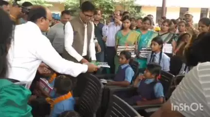 रायगढ़: जिला स्तरीय शाला प्रवेशोत्सव में पहुंचे वित्त मंत्री ओपी. चौधरी ने छात्रों से कहा- जीवन में हमेशा बनाए रखें सीखने की ललक