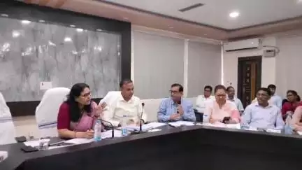 सिमडेगा: सिमडेगा उपायुक्त की अध्यक्षता में समाहरणालय सभा कक्ष में जिला समन्वय समिति की समीक्षा बैठक