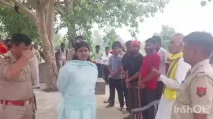 अनूपशहर: अनूपशहर थाना क्षेत्र के गांव रूढ़बांगर में बच्चों के खेलने के दौरान भगवान हनुमान की मूर्ति क्षतिग्रस्त हुई