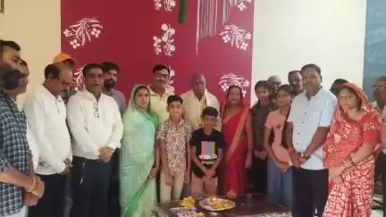 कटंगी: कटंगी में भाजपाइयों ने लोकतंत्र सेनानी रामसिंह ठाकुर का किया सम्मान, आपातकाल का अनुभव किया साझा