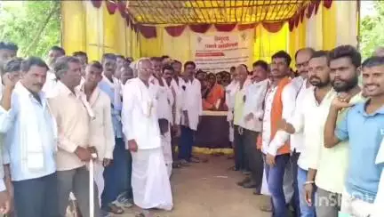 धर्माबाद: संगम येथील गायरान जमीन स्मशानभूमीकरिता देण्यात येऊ नये यासाठी संगम वासियांचे धरणे आंदोलन तहसीलसमोर सुरु
