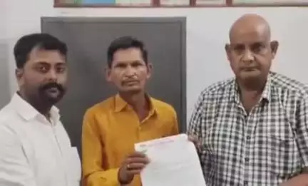 शोहरतगढ़: अमेरिका द्वारा ईरान पर की गई बमबारी के संबंध में आजाद अधिकार सेना के लोगों ने डीएम को ज्ञापन दिया