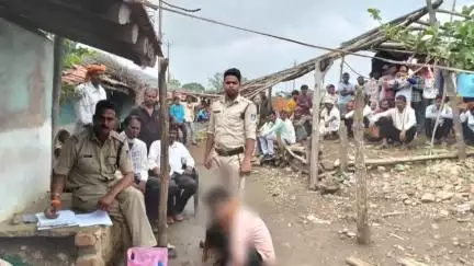बिछुआ: बिछुआ में बेटे ने बाइक का हेडलाइट तोड़ा, पिता ने डांटा तो कुल्हाड़ी से मारकर उतारा मौत के घाट