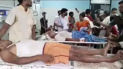 आरा: महादेवचक गांव में खेत व जमीन के विवाद को सुलझाने के दौरान एक पक्ष ने चार लोगों पर तलवार से हमला कर जख्मी किया