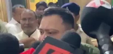 पटना ग्रामीण: कथावाचकों के सर मुंडवाने को लेकर तेजस्वी यादव ने राजद कार्यालय में कहा, भाजपा शासन में हो रहा अन्याय