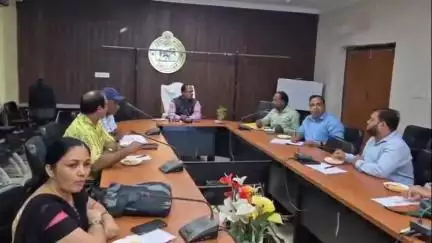 ନୂଆପଡା: ଜିଲ୍ଲାପାଳଙ୍କ ସମ୍ମିଳନୀ କକ୍ଷରେ  ପ୍ରାଣୀ ସମ୍ପଦ ବିକାଶ ଯୋଜନାର ସମୀକ୍ଷା ବୈଠକ ଅନୁଷ୍ଠିତ