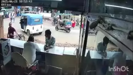 कटनी नगर: दवा कारोबारियों के बीच विवाद का वीडियो सोशल मीडिया पर वायरल, ज़िला अस्पताल मार्ग की घटना