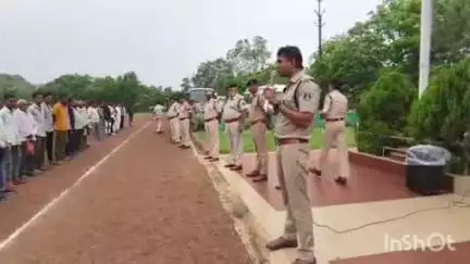 धमतरी: धमतरी पुलिस लाइन में 121 गुंडा, निगरानी एवं संदेही बदमाशों की कराई गई परेड