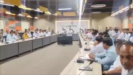 खुडैल: आयुक्त शिवम वर्मा द्वारा समीक्षा बैठक, गंदे पानी की शिकायत न आए, जल भराव रोकने के उपाय करें
