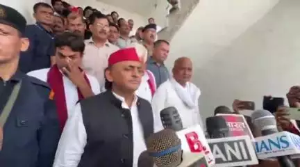 फर्रुखाबाद: फर्रुखाबाद पहुंचे पूर्व मुख्यमंत्री अखिलेश यादव ने कथा वाचके की बाल और चोटी काटे जाने को लेकर मीडिया से की बात