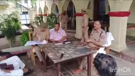 मड़ावरा: मडावरा के पुलिस थाना परिसर में त्योहारों के मद्देनजर पुलिस क्षेत्राधिकारी की अध्यक्षता में पीस कमेटी की बैठक आयोजित हुई