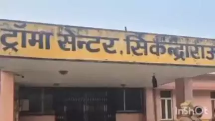 सिकंदराराऊ: रतिभानपुर के पास डिवाइडर से टकराने पर बाइक सवार हुआ घायल, राहगीरों ने कराया उपचार