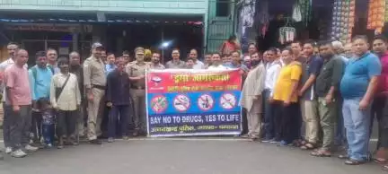 लोहाघाट: लोहाघाट थाना पुलिस ने ड्रग फ्री देवभूमि अभियान के तहत निकाली जागरूकता रैली