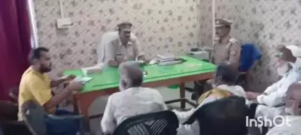 बलिया: मोहर्रम को लेकर दुबहड़ पुलिस ने धर्मगुरुओं और ताजिया कमेटी के पदाधिकारियों के साथ शांति समिति की बैठक की