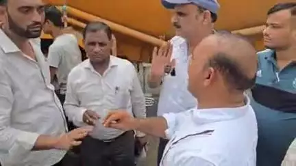 भगवानपुर: सिकंदरपुर भैंसवाल गांव के पास विवादित स्थल पर किया जा रहा था निर्माण कार्य, प्रशासन की टीम ने कार्य रुकवाया