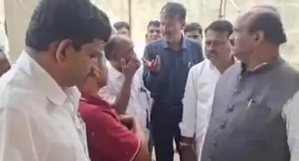ಶಿರಹಟ್ಟಿ: ಪಟ್ಚಣದ ಬಸ್ ನಿಲ್ದಾಣದ ಶೌಚಾಲಯದಲ್ಲಿ ಹೆಚ್ಚು ಹಣ ವಸೂಲಿ ಆರೋಪ: ಜಿ.ಗ್ಯಾ.ಅ.ಪ್ರಾ.ಅಧ್ಯಕ್ಷ ಬಿ.ಬಿ ಅಸೂಟಿ ಭೇಟಿ