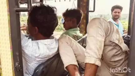 नवा बाज़ार: नावा बाजार थाना के पास हाईवा ने मोटरसाइकिल सवार तीन युवकों को मारी टक्कर, तीनों घायल