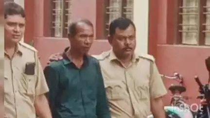 পুরুলিয়া ২: মিথ্যা প্রলোভন দেখিয়ে সহবাসের অভিযোগে বরাবাজার থেকে এক ব্যক্তিকে গ্রেফতার করলো পুলিশ ধৃতকে  আদালতে তোলা হলো