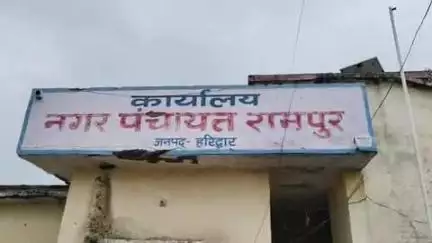 रूड़की: नगर पंचायत रामपुर के सफाई कर्मचारियों ने शुरू की हड़ताल, दबंगों पर गाली-गलौज और काम नहीं करने देने का आरोप लगाया