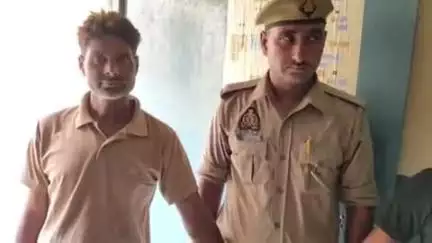 कोतवाली पुलिस ने नगर के बुलंदशहर हाईवे मार्ग से न्यायालय के आदेशों की अवहेलना करने के आरोप में एक आरोपी को गिरफ्तार किया