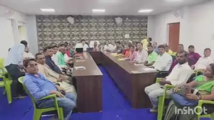 हरिहरगंज: हरिहरगंज प्रखंड सभागार में बीडीसी की बैठक हुई, कई विभागों की समीक्षा की गई