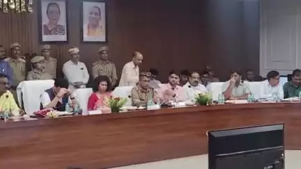 लखीमपुर: कलेक्ट्रेट के अटल सभागार में आज बाढ़ नियंत्रण को लेकर प्रभारी मंत्री ने की समीक्षा बैठक, तैयारियों का लिया जायज़ा