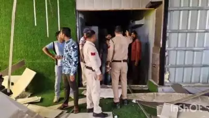 उज्जैन शहर: नानाखेड़ा क्षेत्र में फिट फ्लेक्स जिम का अवैध निर्माण हटाने पहुंची नगर निगम की टीम