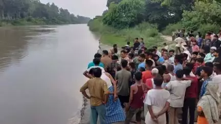 बिलग्राम: भिठाई शारदा नहर पुल पर दोस्तों के साथ नहाने गया युवक डूबा, पुलिस गोताखोरों की मदद से तलाश में जुटी
