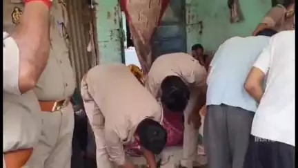 अतर्रा: ओरन कस्बे में तालाब में नहाने के दौरान दो किशोरों की डूबकर हुई मौत, पुलिस ने शवों को पोस्टमार्टम के लिए भेजा