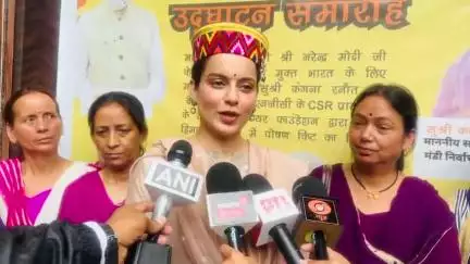 कुल्लू: सांसद कंगना रनौत ने कटराईं में पोषण अभियान के तहत वितरित की पोषण किट
