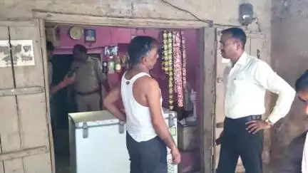जसवंतनगर: नगर के बस स्टैंड सहित अन्य स्थानों पर आबकारी विभाग ने की छापेमारी, किराने की दुकान में बिना लाइसेंस बार पकड़ा गया