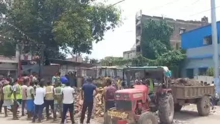 निर्मली: निर्मली के हटिया चौक पर सरकारी जमीन पर अवैध कब्जा करने वाले दुकानदारों पर प्रशासन की बड़ी कार्रवाई