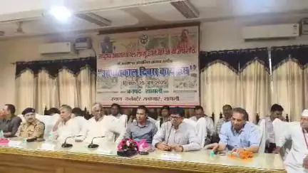 शामली: शामली कलेक्ट्रेट में आपातकाल दिवस की 50वीं वर्षगांठ पर प्रभावित परिवारों का किया गया सम्मान