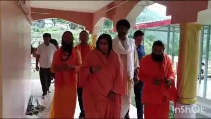 डुंडा: राम मंदिर निर्माण आंदोलन से जुड़ी पद्मभूषण साध्वी ऋतंभरा भटवाड़ी के मल्ला गांव के गंगा संगम कुटीर में पहुंची