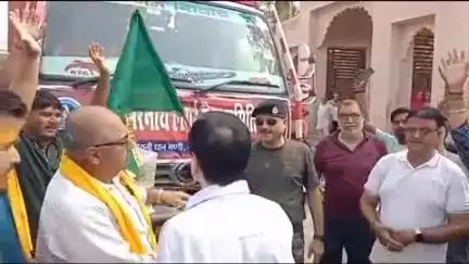 रायसिंहनगर: रायसिंहनगर से अमरनाथ लंगर सेवा समिति का पहला जत्था रवाना, बीएसएफ के अधिकारियों ने हरी झंडी दिखाकर किया रवाना