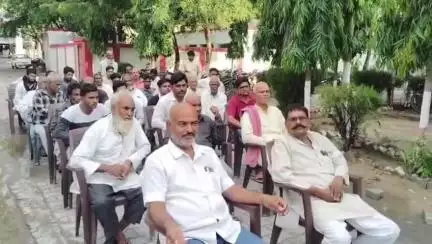 लालगंज: महराजगंज कोतवाली परिसर में आगामी मोहर्रम के मद्देनज़र पीस कमेटी की बैठक आयोजित, कोतवाली प्रभारी ने दिए दिशा निर्देश
