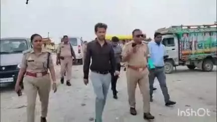 कासगंज: कांवड़ यात्रा को लेकर सदर एसडीएम और सीओ ने लहरा गंगा घाट का किया निरीक्षण, जारी किए दिशा-निर्देश