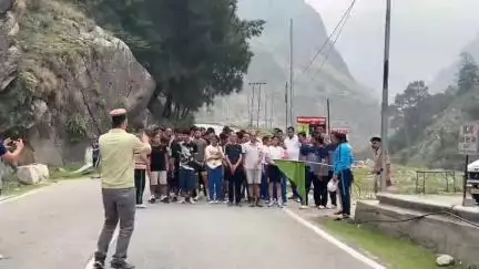 टापरी: किन्नौर पुलिस ने मैराथन दौड़ आयोजित कर लोगों को नशे के प्रति किया जागरूक: SP किन्नौर