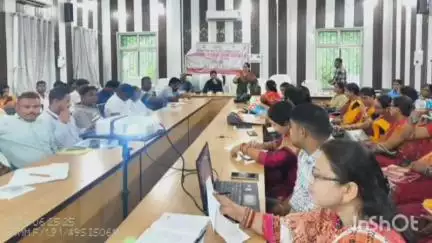 ବୀରମହାରାଜପୁର: ଉଲୁଣ୍ଡା ବ୍ଲକ ସଭାଗୃହରେ ପଂଚାୟତ ବିକାଶ ଇଣ୍ଡେକ୍ସ ଉପରେ କର୍ମଶାଳା ଅନୁଷ୍ଠିତ , ଯୋଗଦେଲେ ବିଡ଼ିଓ