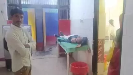 राठ: राठ क्षेत्र के धमना रोड पर गाय से टकराकर बाइक सवार 2 लोग हुए घायल, राठ सीएचसी में कराया गया भर्ती