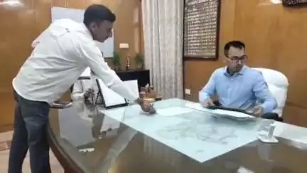 हनुमानगढ़: डॉक्टर खुशाल यादव ने ग्रहण किया जिला कलेक्टर का पदभार, जिले में सिंचाई समस्याओं के समाधान की कही बात