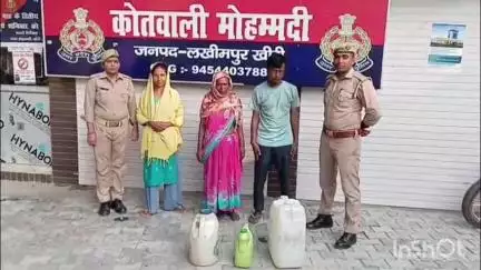 मोहम्मदी: 52 लीटर अवैध कच्ची शराब के साथ 2 अभियुक्ता और 1 अभियुक्त को किया गिरफ्तार