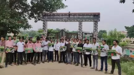 ଅନୁଗୋଳ: ବଅଁରପାଳ ପଞ୍ଚଗଡ ସୋମନାଥ ସିଂହ ଜଗଦ୍ଦେବ ସ୍ନାତକ ମହାବିଦ୍ୟାଳୟ ସମ୍ମୁଖରେ ବିଜୁ ଛାତ୍ର ଜନତା ଦଳ ପକ୍ଷରୁ ପ୍ରତିବାଦ