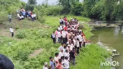 राळेगाव: दहेगाव येथे शेतकऱ्याचा बैलबंडीसह पाण्यात बुडून अंत,
बैलाला पाणी पाजणे बेतले जीवावर