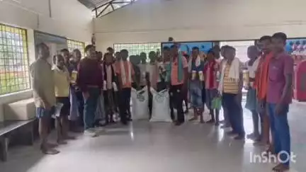 दंतेवाड़ा: छिंदनार में किसानों को बांटे गए धान के बीज, जैविक कृषि के बारे में भी दी गई जानकारी