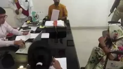 हमीरपुर: जिला अधिकारी ने जन सुनवाई में सुनीं शिकायतें
