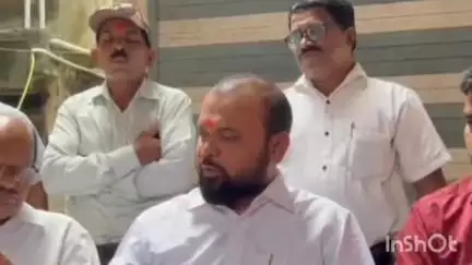 सावंतवाडी: पहिले फटके देणार नंतर पोलिसांच्‍या स्‍वाधीन करणार : उबाठा शिवसेनेचे विधानसभा प्रमुख रूपेश राऊळ